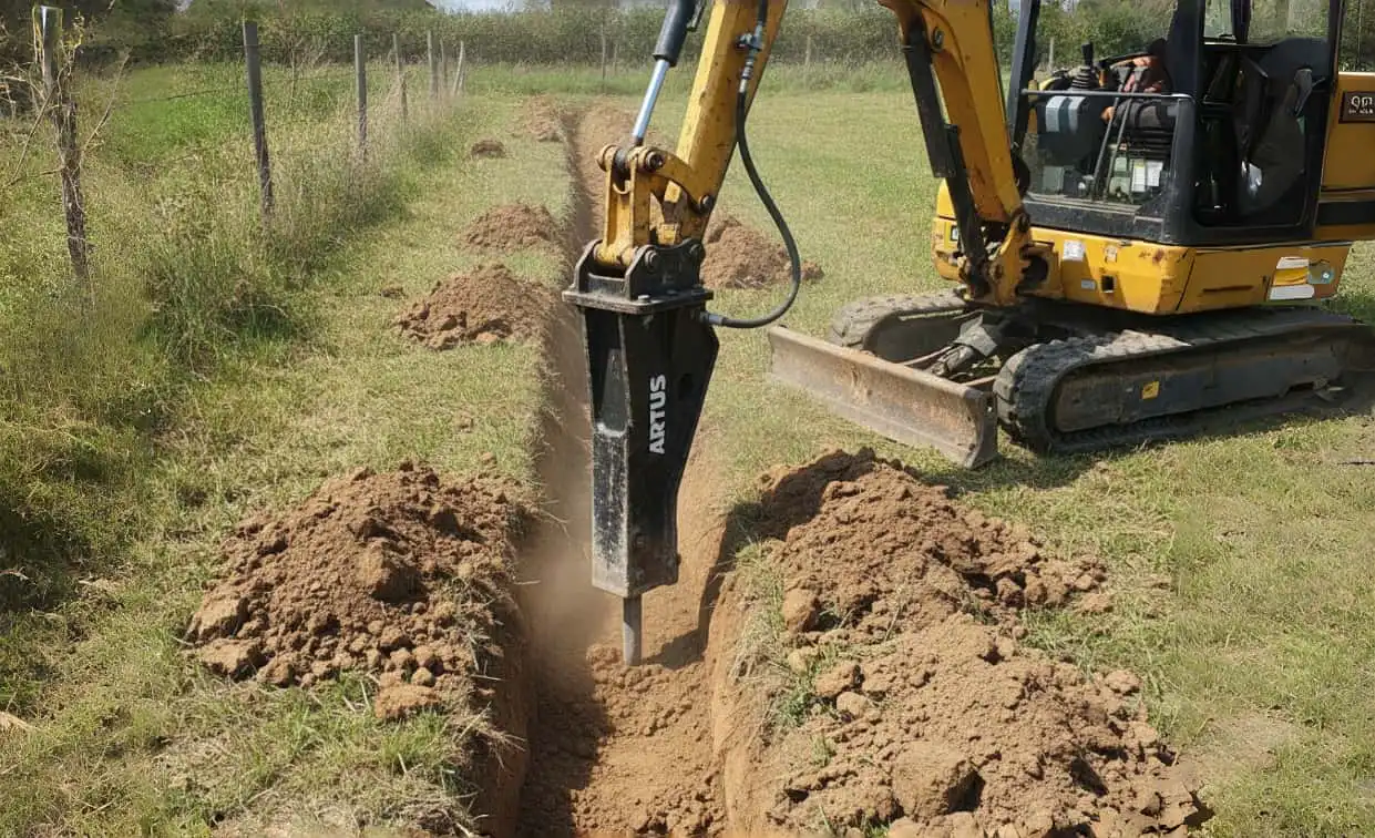 Side type hydraulic breaker compact trenching